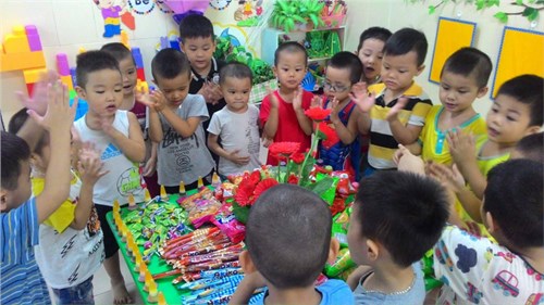 Sinh nhật bé Nguyễn Khánh lớp MGN B4 - năm học 2017 -  2018